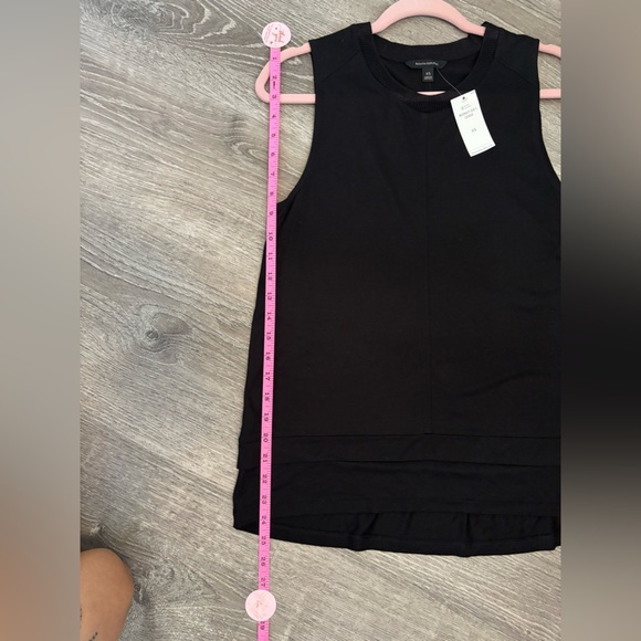 Banana Republic women’s black top - Picture 5 of 5
